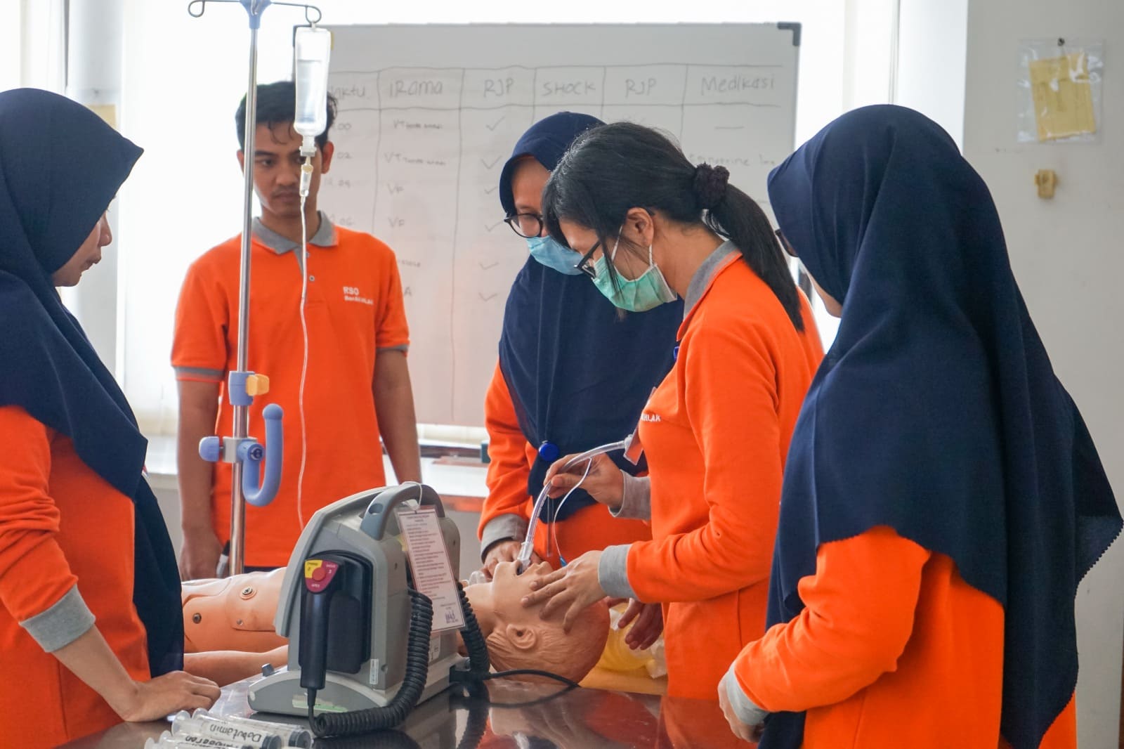 Pelatihan Emergency Nursing Intermediate Level