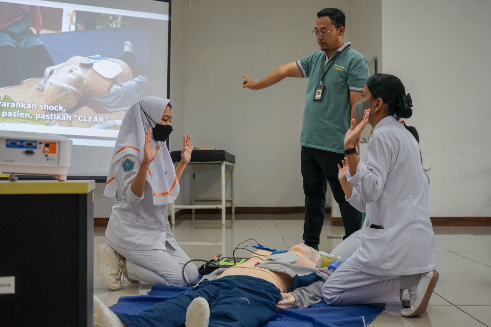 BCLS Course Mahasiswa STIKes Tujuh Belas Karanganyar