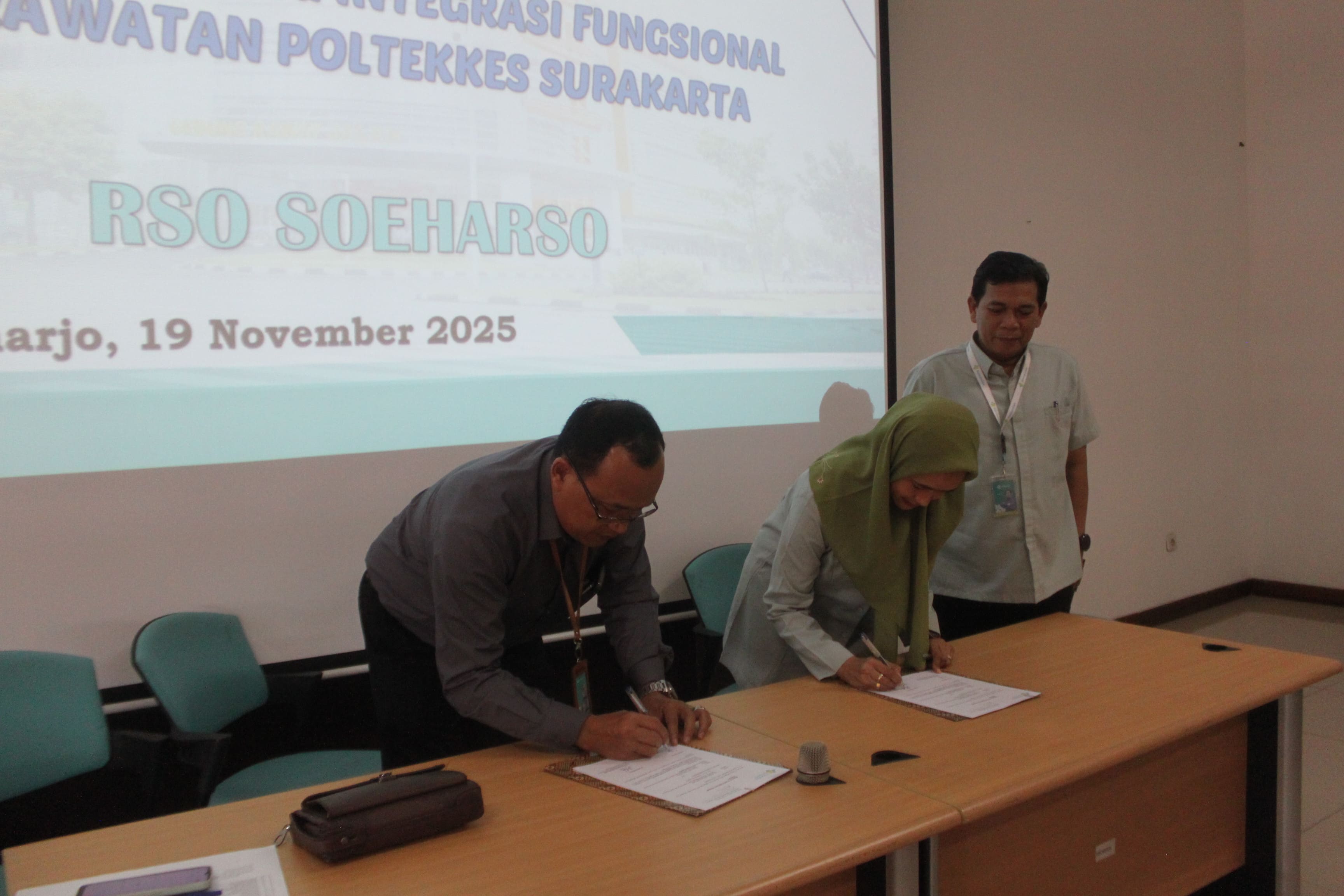 Serah Terima Program Magang Integrasi Fungsional Keperawatan Poltekkes Surakarta