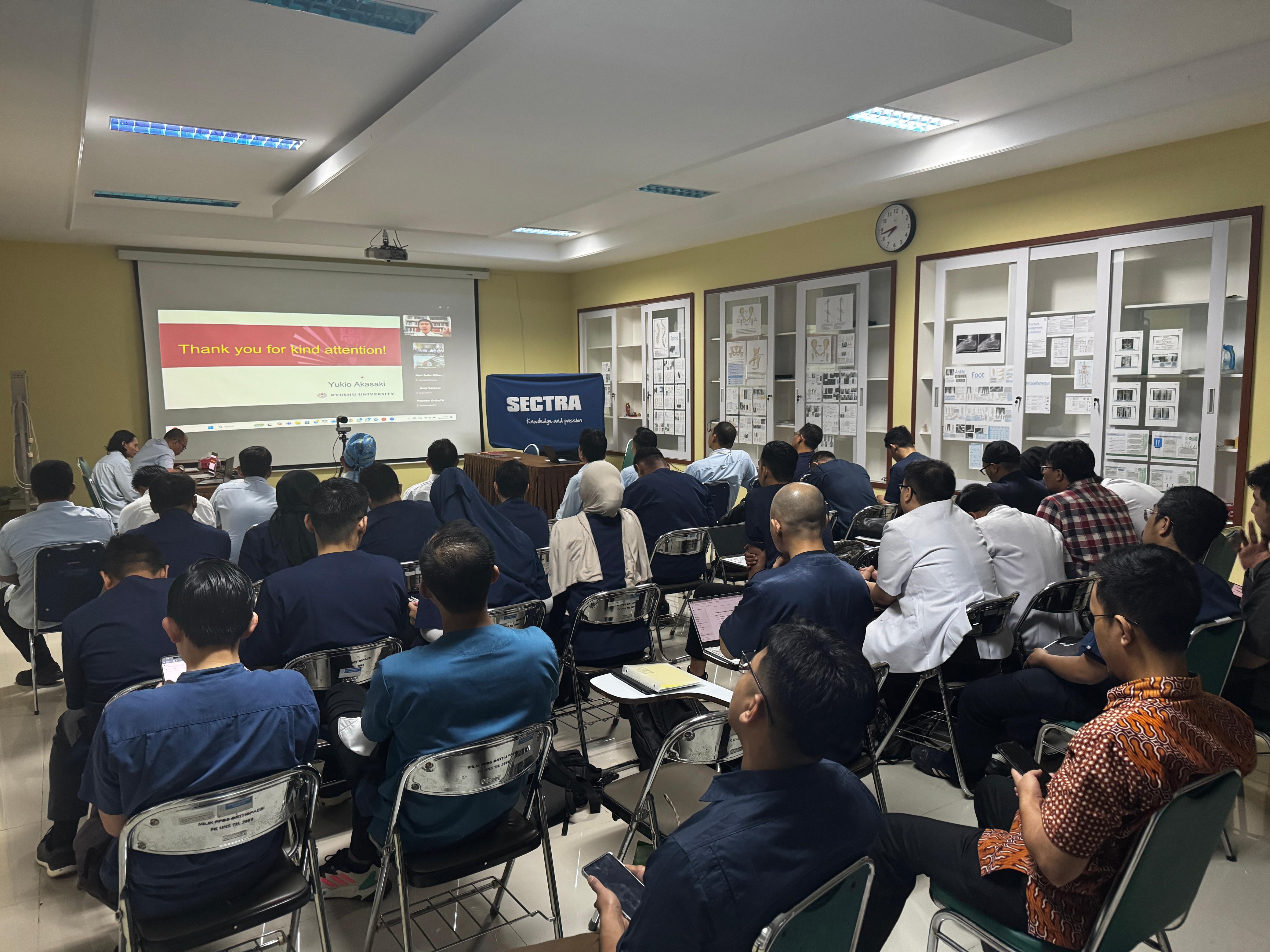Zoom Meeting KSM Ortopedi RSO Soeharso dengan International Guest Lecture,  Prof. Yukio Akasaki, MD.