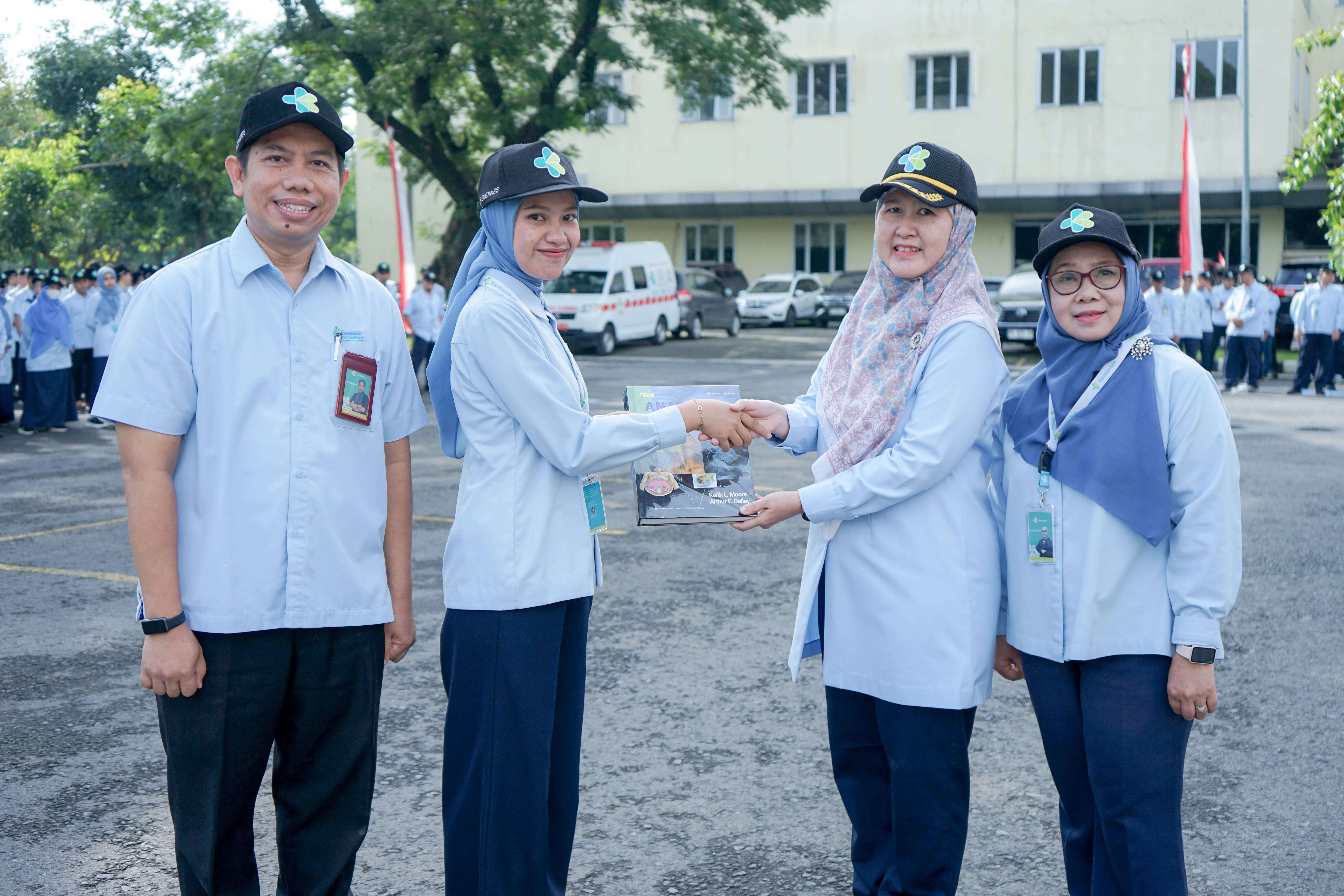 Penyerahan Simbolis Book Donation Week untuk Perpustakaan Soeharso