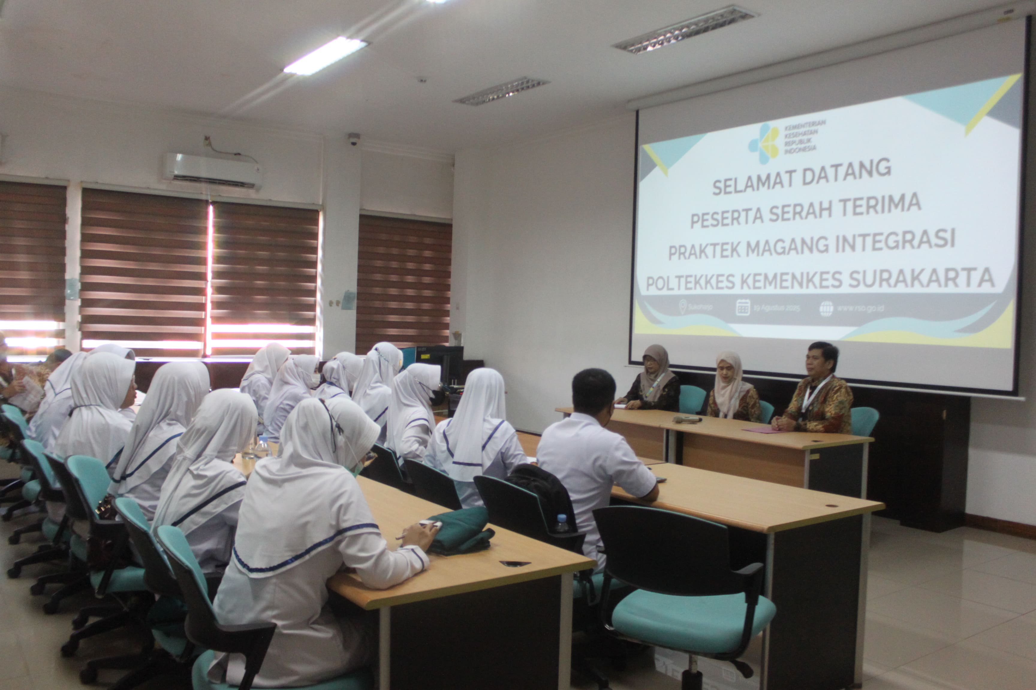 Serah Terima Mahasiswa Praktek Magang Integrasi Poltekkes Kemenkes Surakarta