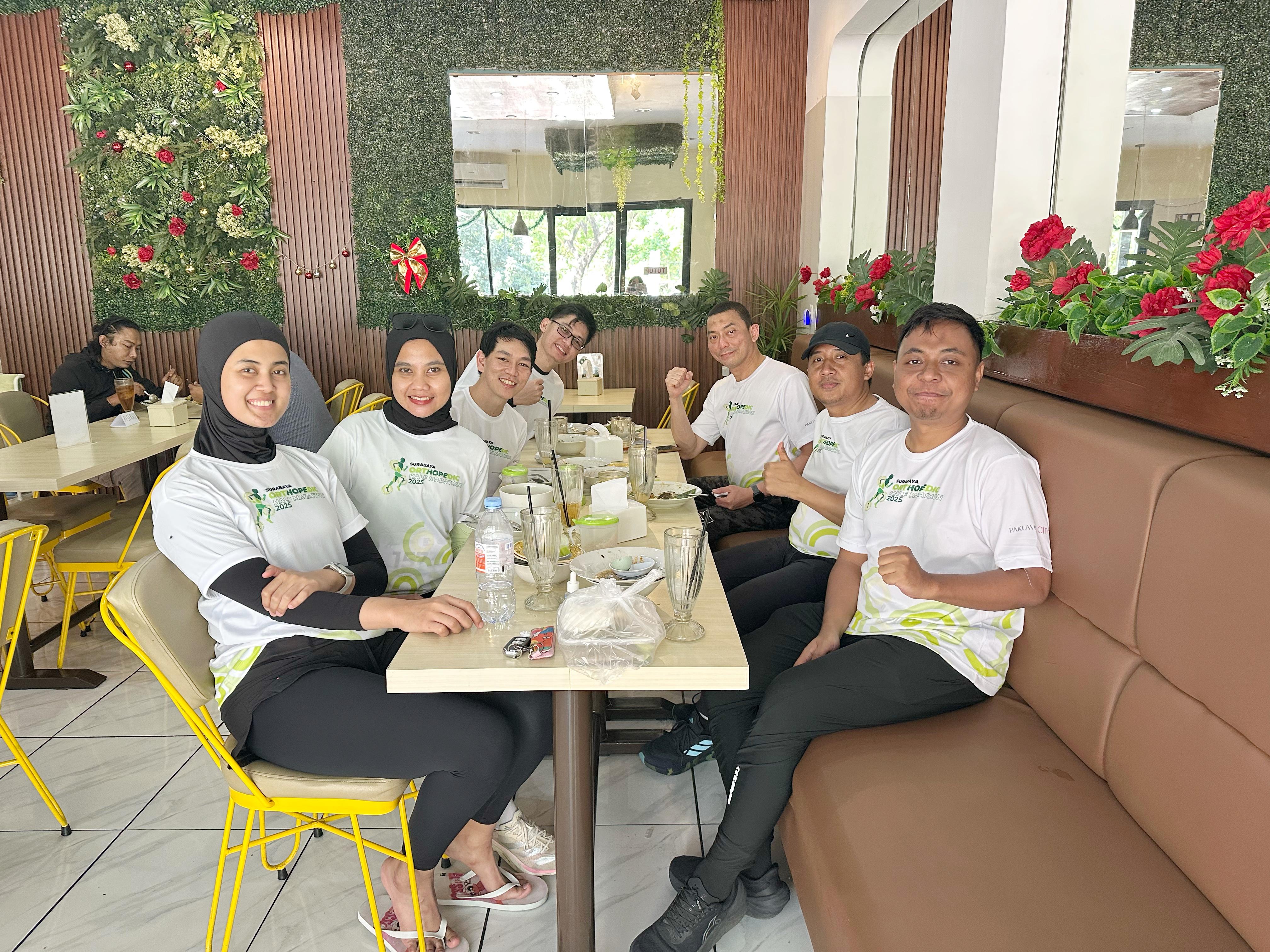 Dokter Spesialis Ortopedi dan PPDS RSPPU RSO Soeharso Mengikuti Surabaya Orthopedic Half Marathon 20