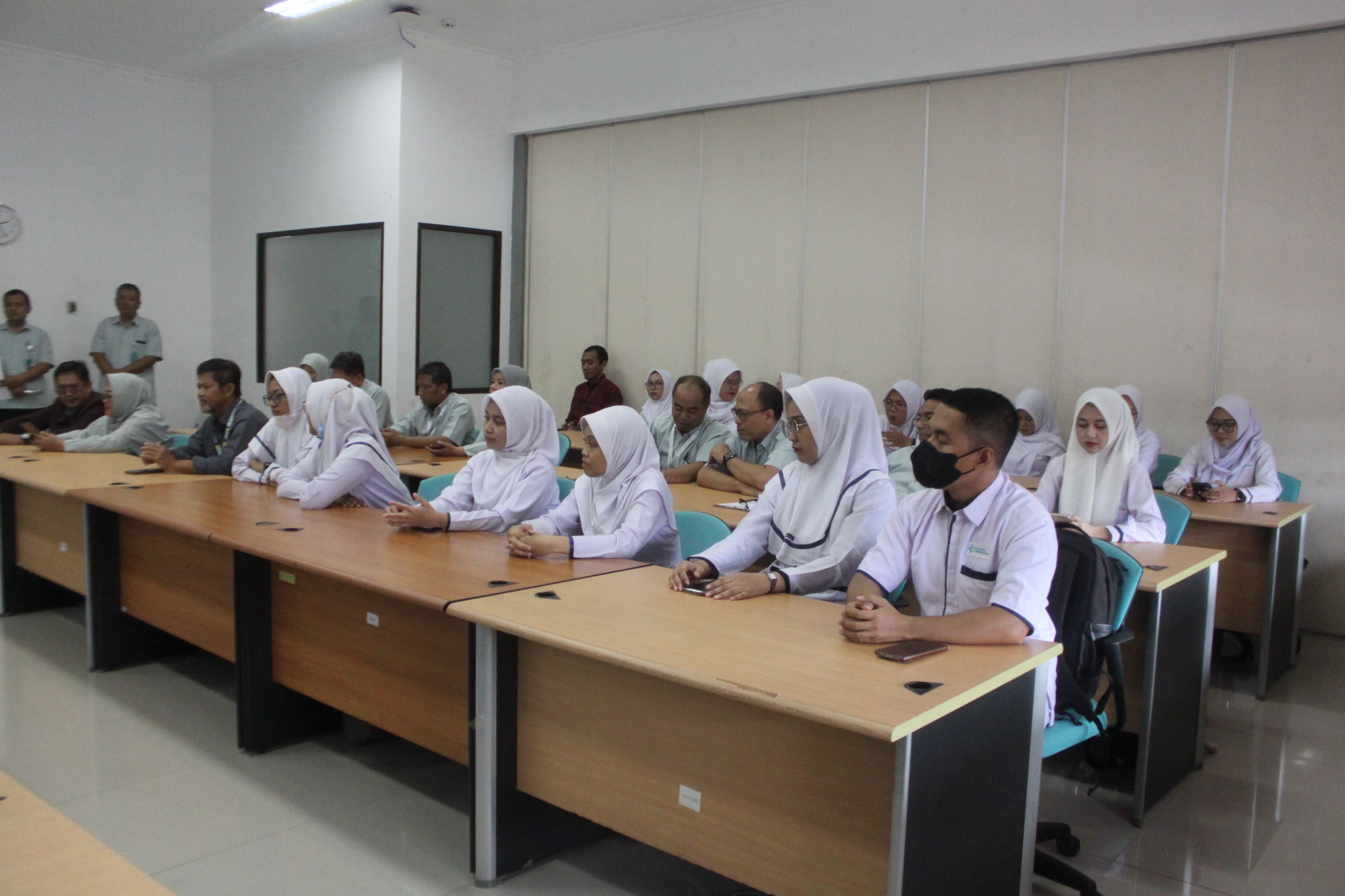 Serah Terima Program Magang Integrasi Fungsional Keperawatan Poltekkes Surakarta