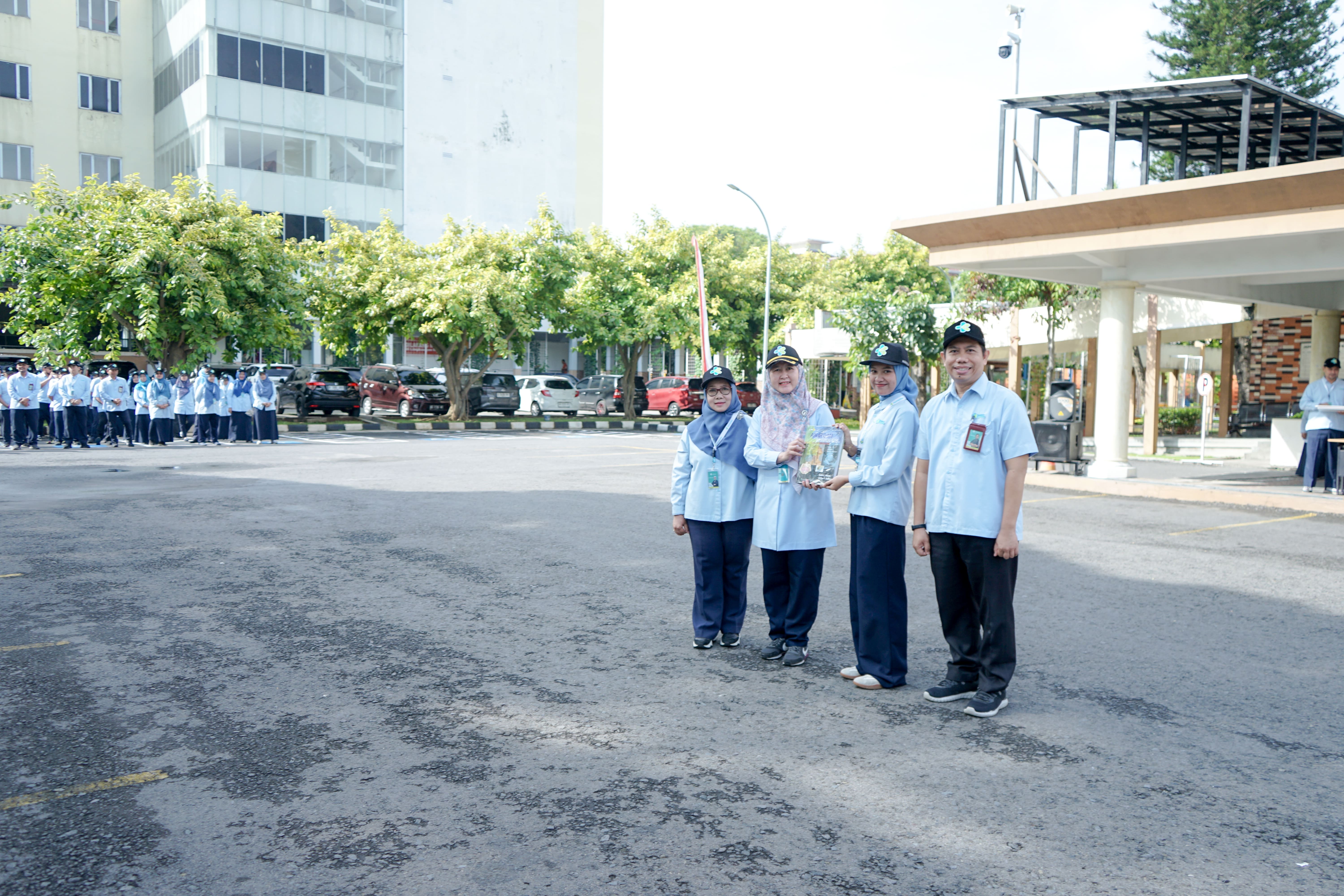 Penyerahan Simbolis Book Donation Week untuk Perpustakaan Soeharso