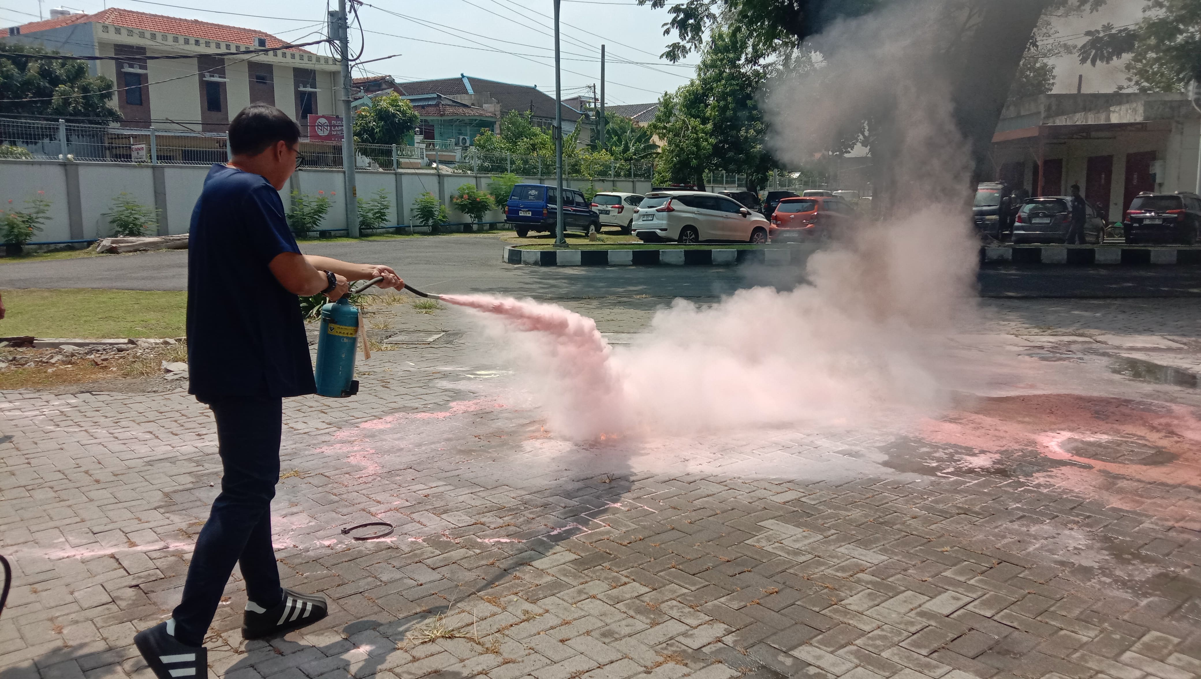 In House Training ( IHT ) Penanggulangan Kebakaran