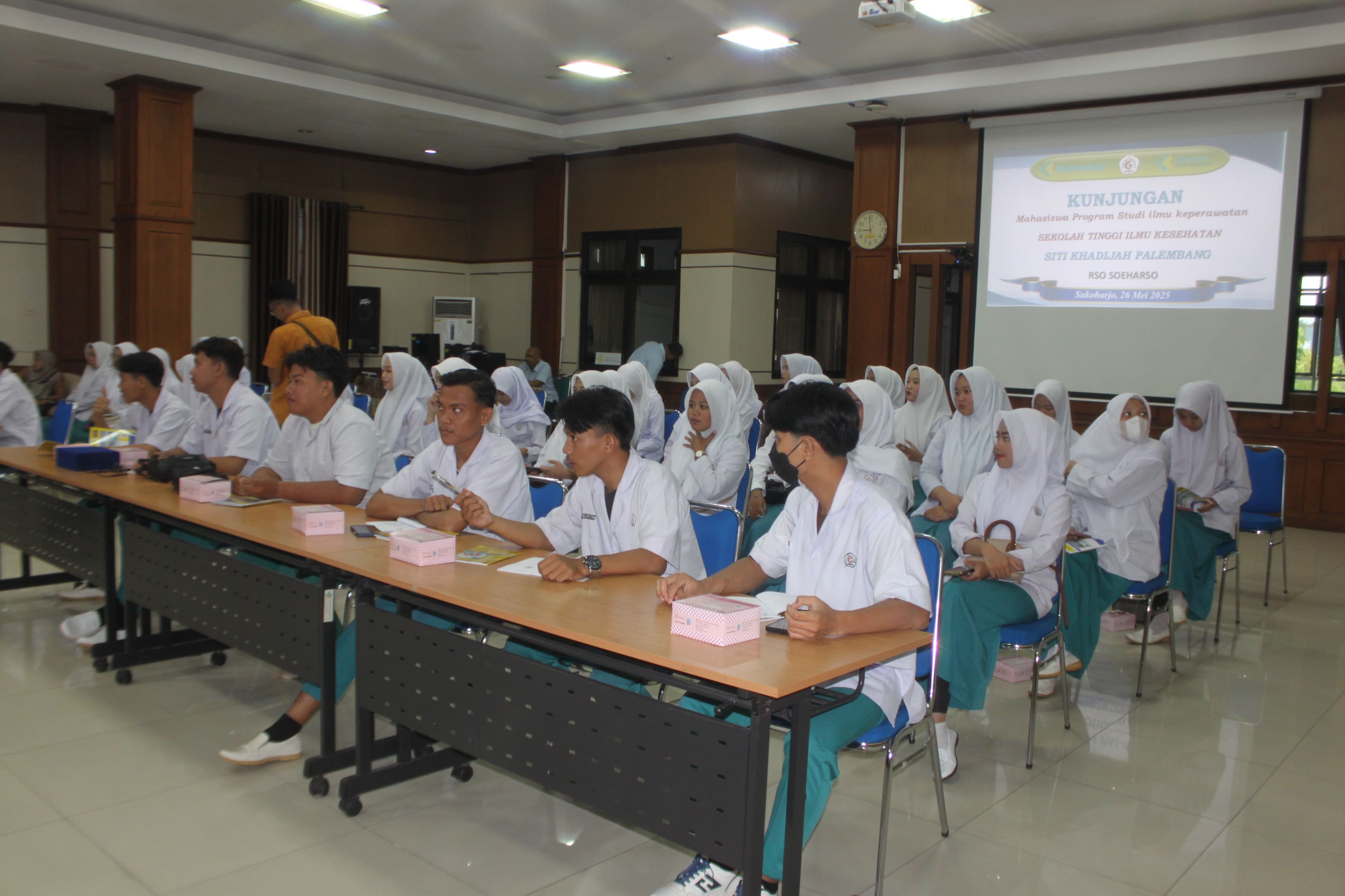 Kunjungan 41 Mahasiswa Prodi Ilmu Keperawatan STIKES Siti Khadijah Palembang di RSO Soeharso