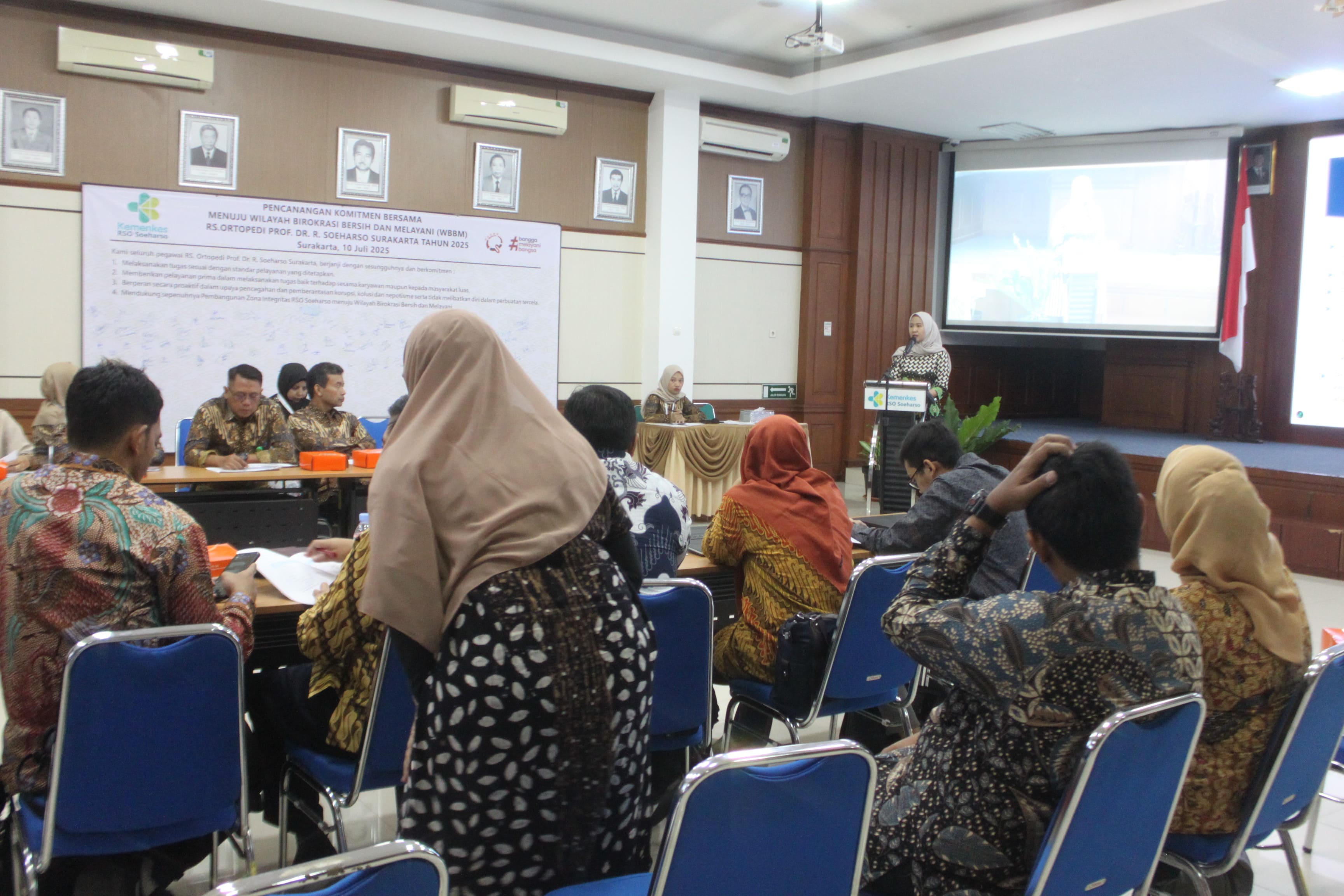 Presentasi Residensi MARS FK UMS di RSO Soeharso