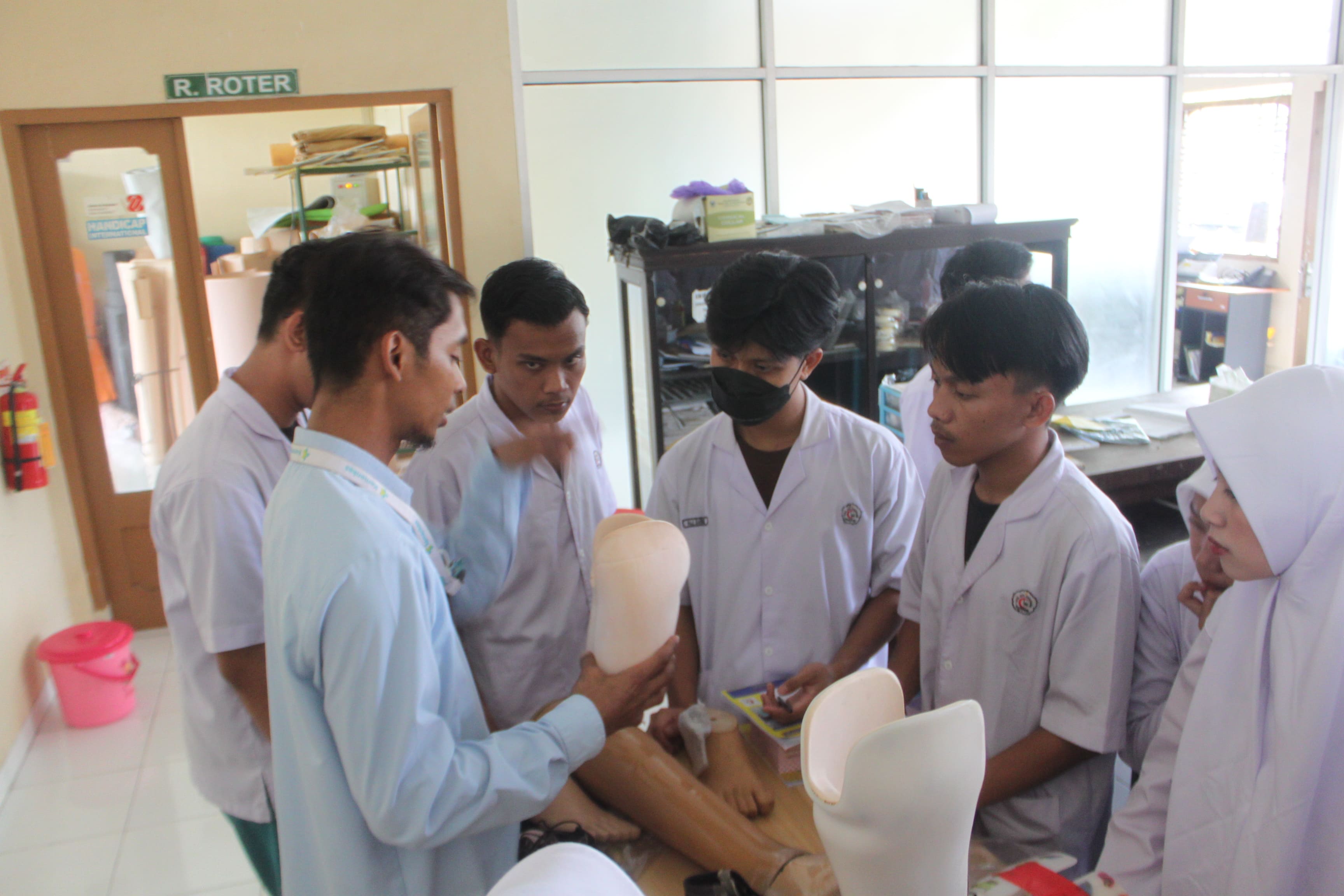 Kunjungan 41 Mahasiswa Prodi Ilmu Keperawatan STIKES Siti Khadijah Palembang di RSO Soeharso